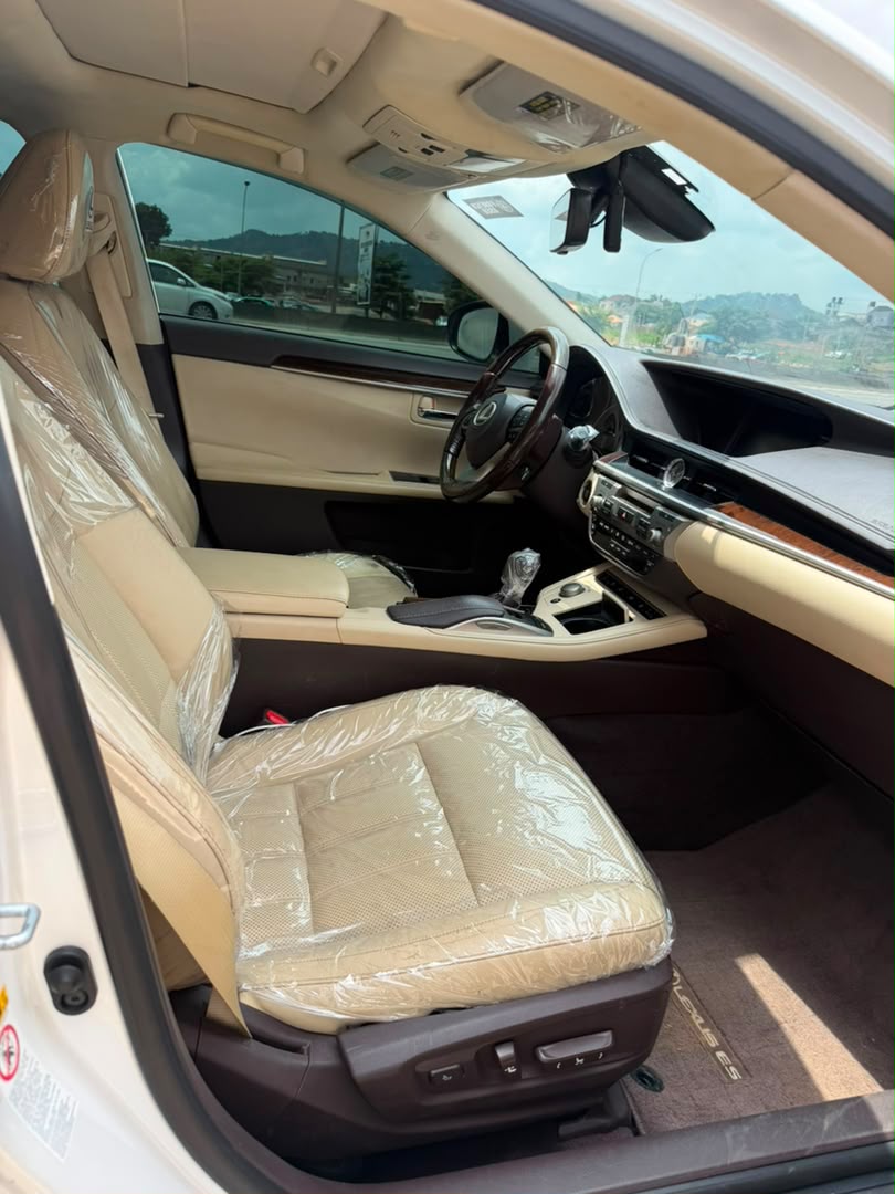 
								Foreign Used 2016 Lexus Es350 full option with double Panoramic, recently cleared duty @29m Abuja full									