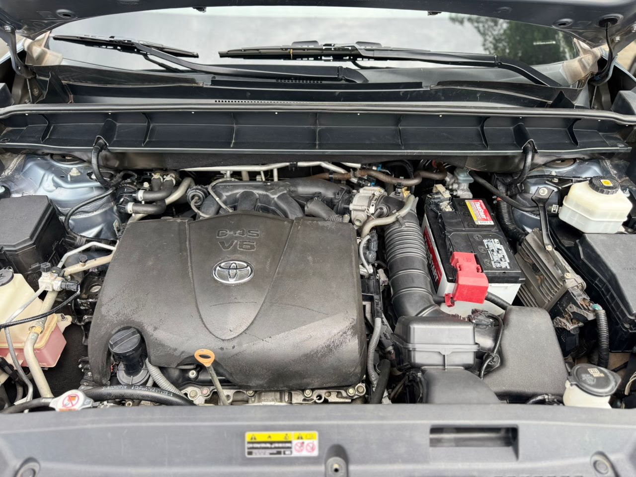 
								Distress Distress Distress 🔥🔥🔥🔥🔥🔥🔥🔥🔥🔥🔥🔥🔥Belgium grade 2020 Toyota Venza hybrid    Untampered engine and gear  Ac Moscow standard  Super clean black interior  Sun roof  Thumb start  Going for 39m  Abuja deal full									