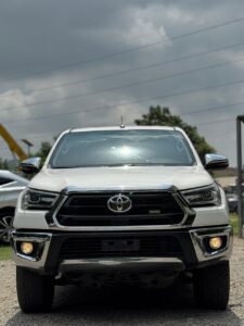 2023 HILUX:TOYOTA ☀️ ➖   AUTOMATIC TRANSMISSION EXTREMELY SHARP USED    💥💥💥💥💥💥 🔘 PRICE N51.9M  🌎 LOCATION ABUJA  🔲 GENUINE PARERS  ⬛  REAR VIEW CAMERA, STEERING CONTROLS, REAR AC VENT, BUCKET FRONT SEATS AND ETC