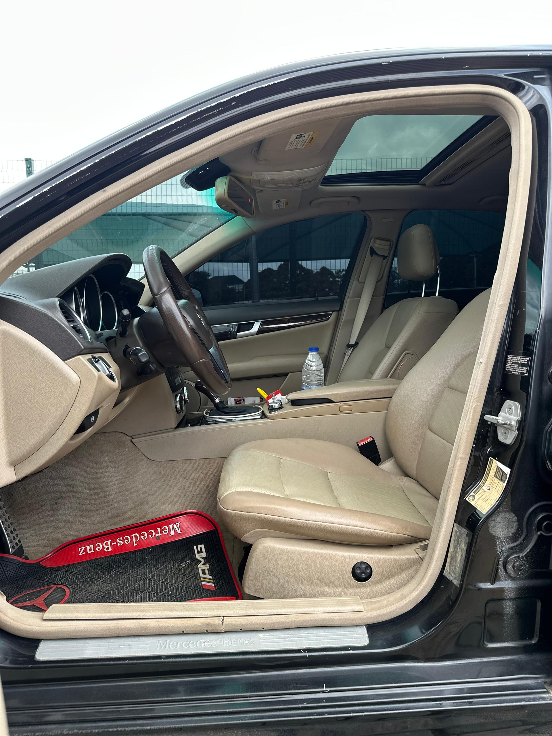 
								Belgium standard 2013 Mercedes Benz C300 4matic with original documents and fully Untampered engine and gear ac chilling everything working perfectly nothing to fix buy and drive.  💰 8.5 million naira only 📍 Abuja full									
