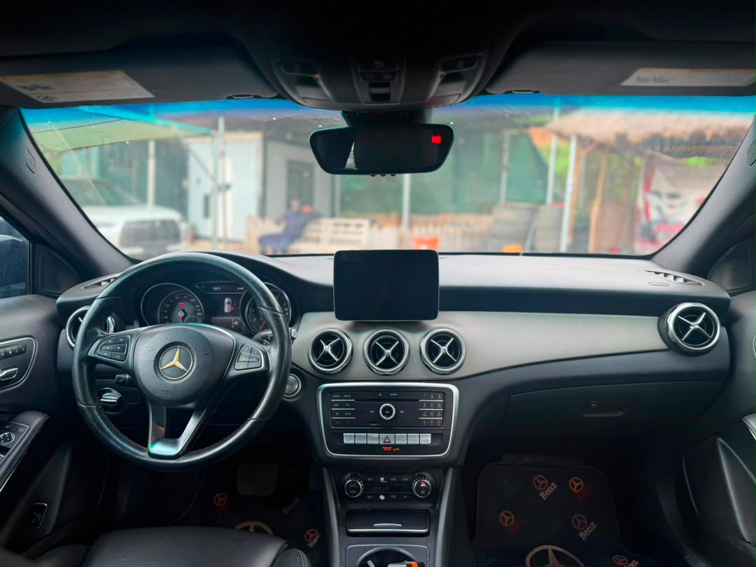 
								Used 2015 GLA250 Benz for 11m Abuja full									