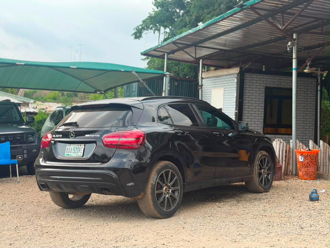
								Used 2015 GLA250 Benz for 11m Abuja full									