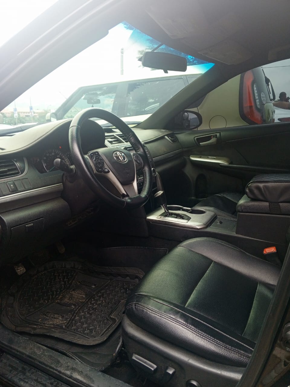 
								Belgium standard 2014 Toyota Camry untempered engine and gear AC chilling Going for 9.8M full									