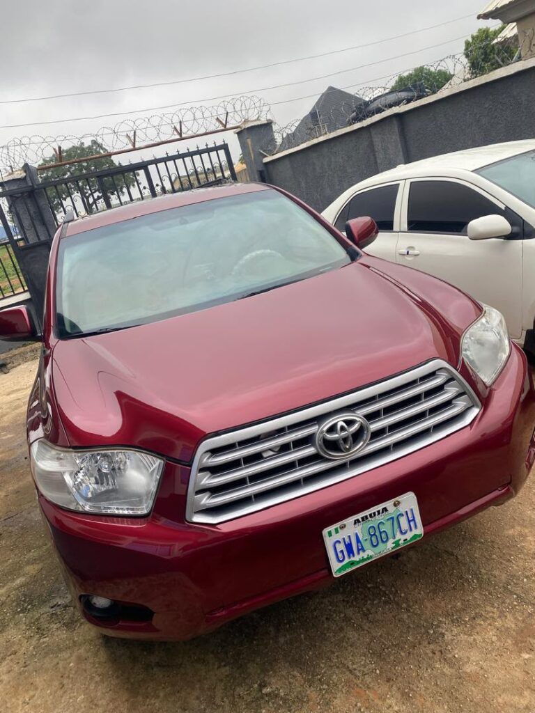Extremely Sharp and Clean Belgium standard 2009 Toyota Highlander limited Edition with unscrewed Engine, Smooth Transmission and Functional Ac @10.650m, Bwari Abuja