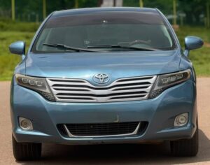 NEATLY USED 2010 TOYOTA VENZA V6 KEYLESS ENTRY WITH PROPER DOCUMENTATION UNTAMPERED SYSTEM GOING FOR 11M ABUJA DEAL