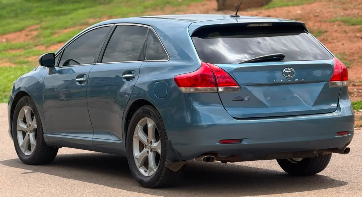 
								NEATLY USED 2010 TOYOTA VENZA V6 KEYLESS ENTRY WITH PROPER DOCUMENTATION UNTAMPERED SYSTEM GOING FOR 11M ABUJA DEAL full									