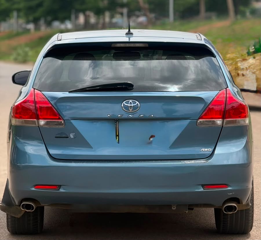 
								NEATLY USED 2010 TOYOTA VENZA V6 KEYLESS ENTRY WITH PROPER DOCUMENTATION UNTAMPERED SYSTEM GOING FOR 11M ABUJA DEAL full									