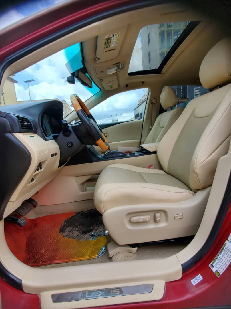 
								Belgium Grade 2013 Lexus RX350 With Untempered System  Clean Interior & Exterior ….. Keyless 💢 Sunroof 💢  Price 16.6M Location 📍 Abuja deal 🤝 Gaduwa, Car with me   Hurry before you hear sold full									