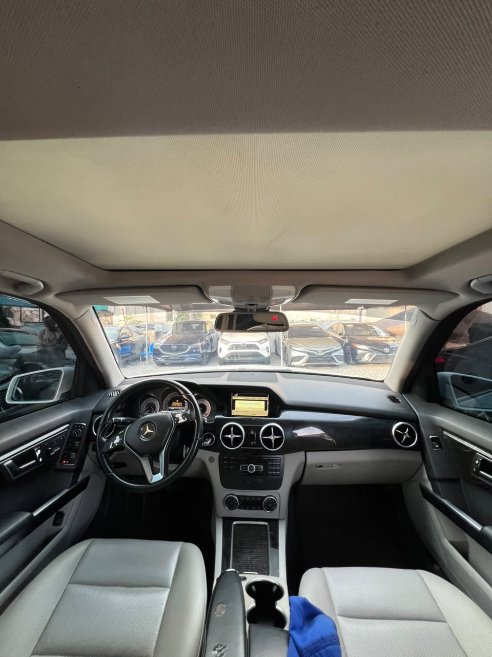 
								Neatly Used 2014 Mercedes-Benz GLK 350 Buy and drive 💰 Price: ₦12.5 Million 📍Location: Abuja full									