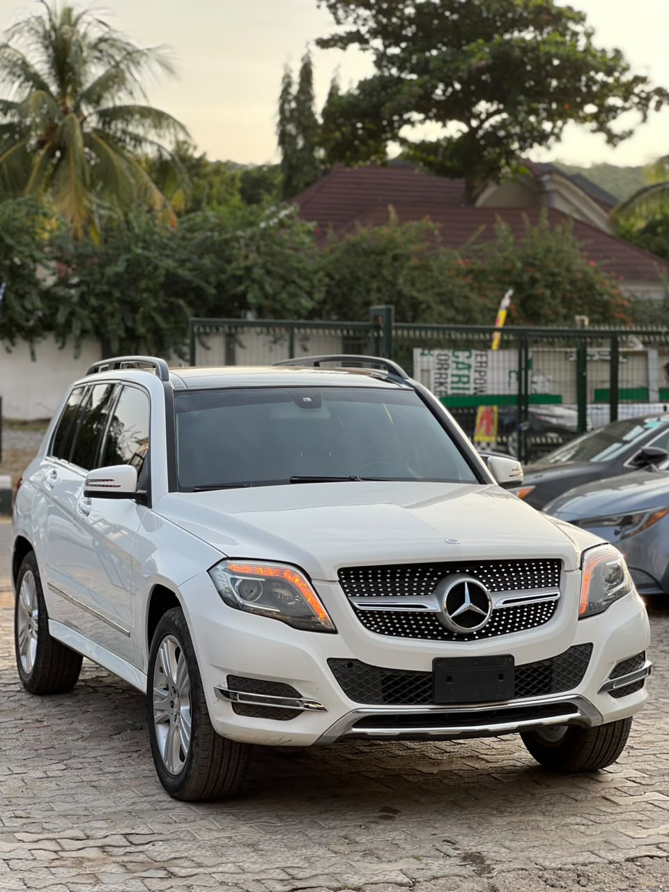 
								Neatly Used 2014 Mercedes-Benz GLK 350 Buy and drive 💰 Price: ₦12.5 Million 📍Location: Abuja full									