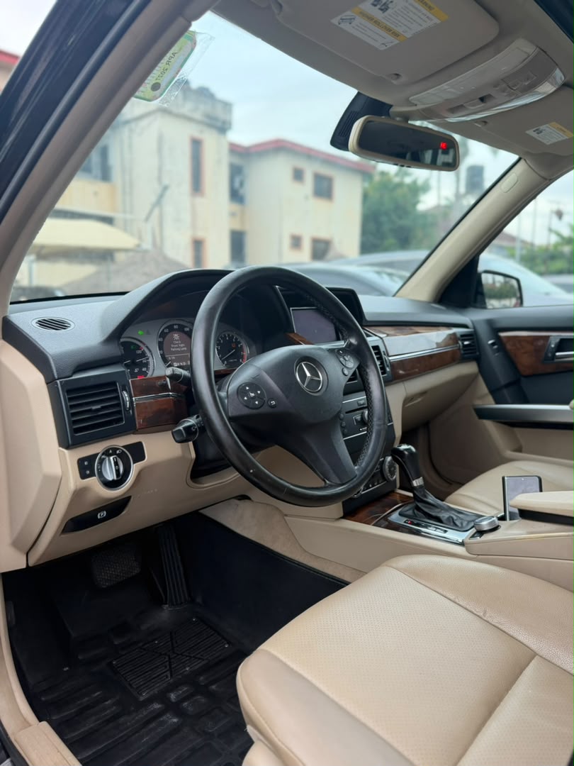 
								BELGIUM GRADE 2011 MERCEDES GLK IN PRISTINE CONDITION  PRICE: 9M full									