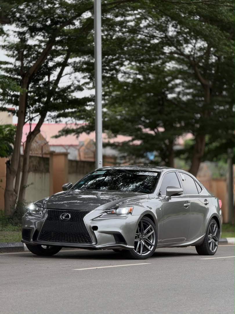 
								Foreign use Luxus is 250 Fsport 2015 model….17m full									