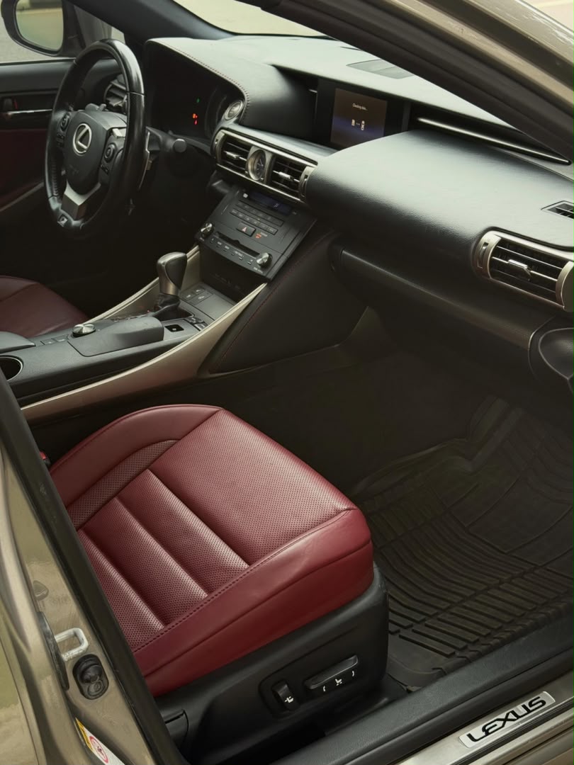 
								Foreign use Luxus is 250 Fsport 2015 model….17m full									