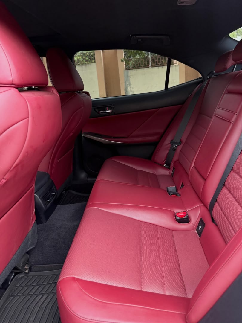 
								Foreign use Luxus is 250 Fsport 2015 model….17m full									