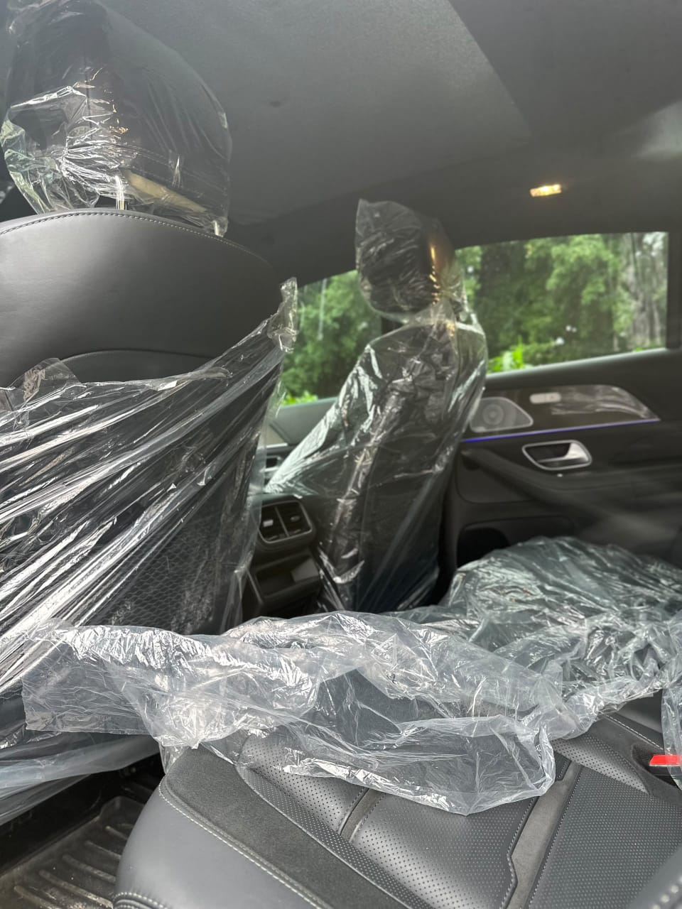 
								Giveaway Deal‼️‼️‼️ (84k Mileage) Grade A Foreign Used 2021 Mercedes Benz Gle53 (AMG) car is in pristine condition fullest option (360% Cam, Keyless, Full Pano Roof, Power Booth and more) with full paid 2026 entry duty going for just 135M slightly negotiable with me (Moveable) Lugbe Abuja📍 ZERO CHAIN DEAL full									