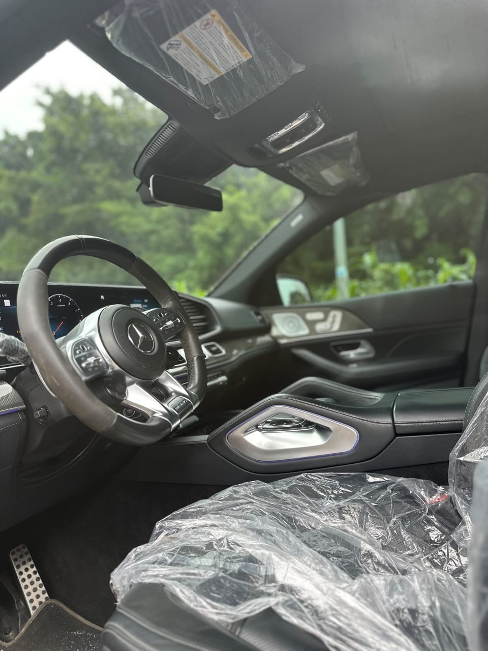 
								Giveaway Deal‼️‼️‼️ (84k Mileage) Grade A Foreign Used 2021 Mercedes Benz Gle53 (AMG) car is in pristine condition fullest option (360% Cam, Keyless, Full Pano Roof, Power Booth and more) with full paid 2026 entry duty going for just 135M slightly negotiable with me (Moveable) Lugbe Abuja📍 ZERO CHAIN DEAL full									