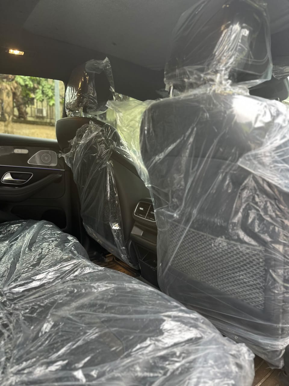 
								Giveaway Deal‼️‼️‼️ (84k Mileage) Grade A Foreign Used 2021 Mercedes Benz Gle53 (AMG) car is in pristine condition fullest option (360% Cam, Keyless, Full Pano Roof, Power Booth and more) with full paid 2026 entry duty going for just 135M slightly negotiable with me (Moveable) Lugbe Abuja📍 ZERO CHAIN DEAL full									