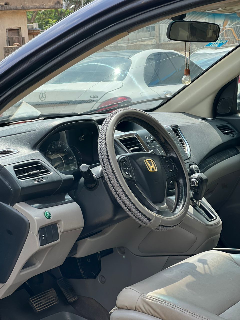 
								Giveaway Deal‼️‼️‼️ Carefully Used (Nothing To Fix) Honda CRV 2012 untempered engine and gear and AC chilling (Sunroof) going for 7.7m Net with sambo with me (Moveable) Lugbe Abuja📍 ZERO CHAIN DEAL full									