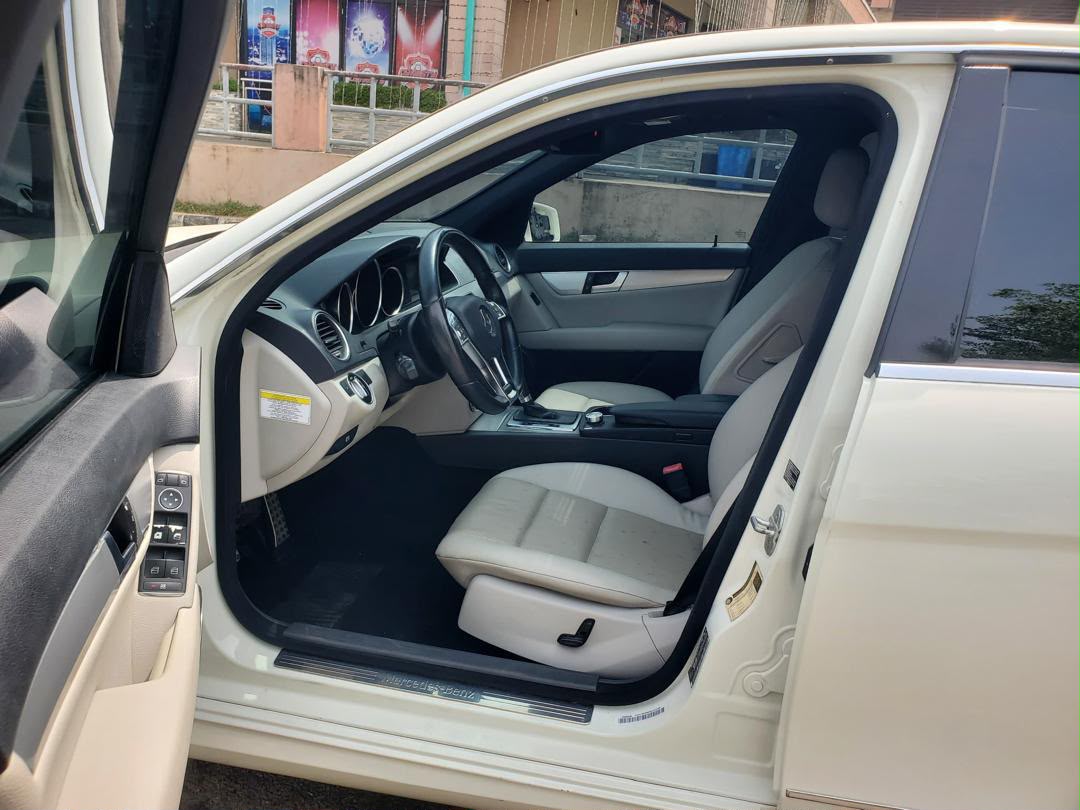 
								Direct Belgium 🇧🇪 ‼️ 2012 C250 Accident free 11m full									