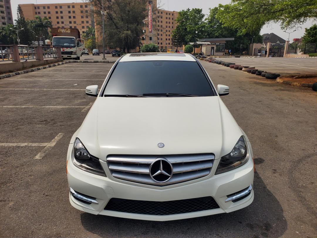 
								Direct Belgium 🇧🇪 ‼️ 2012 C250 Accident free 11m full									