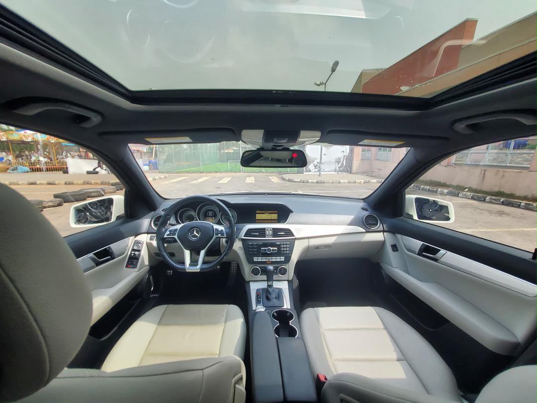 
								Direct Belgium 🇧🇪 ‼️ 2012 C250 Accident free 11m full									