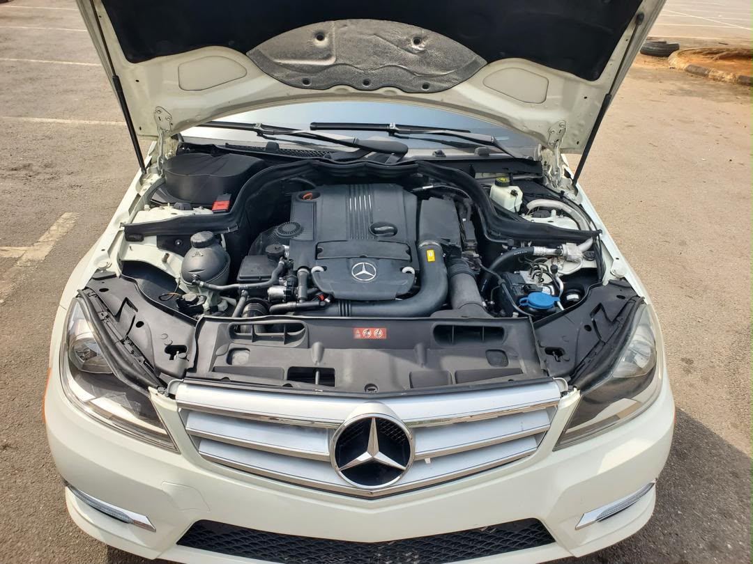
								Direct Belgium 🇧🇪 ‼️ 2012 C250 Accident free 11m full									