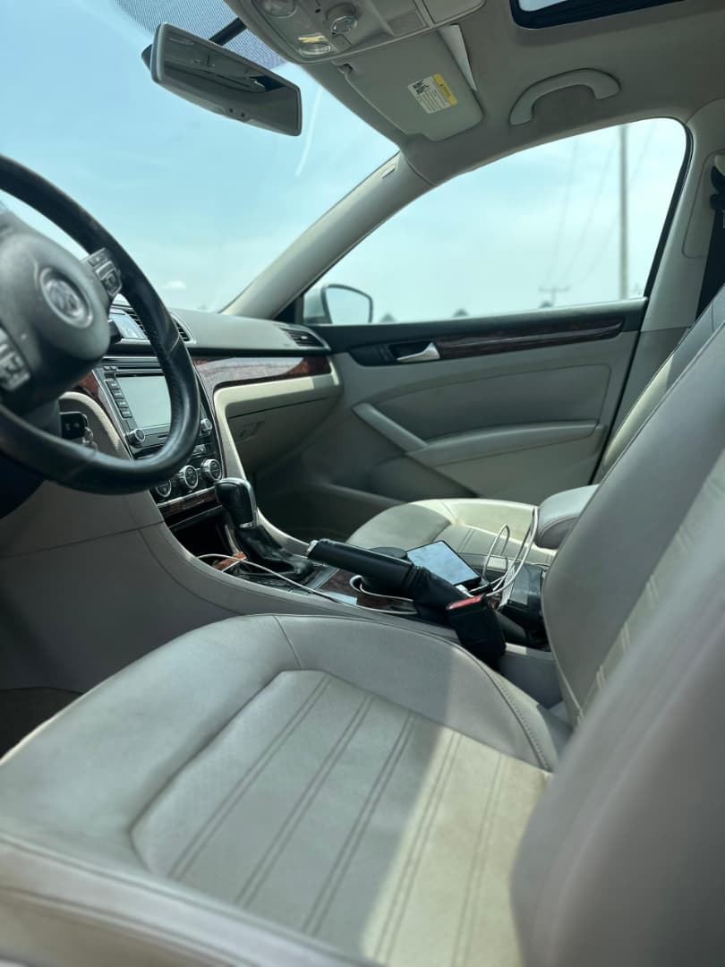 
								Good Deal‼️‼️‼️ Grade A (Carefully Used) 2013 Volkswagen Passat (Se) car is in pristine condition(Nothing To Fix) Sunroof with original duty going for just 7m Net with me Lugbe Abuja📍 ZERO CHAIN DEAL full									
