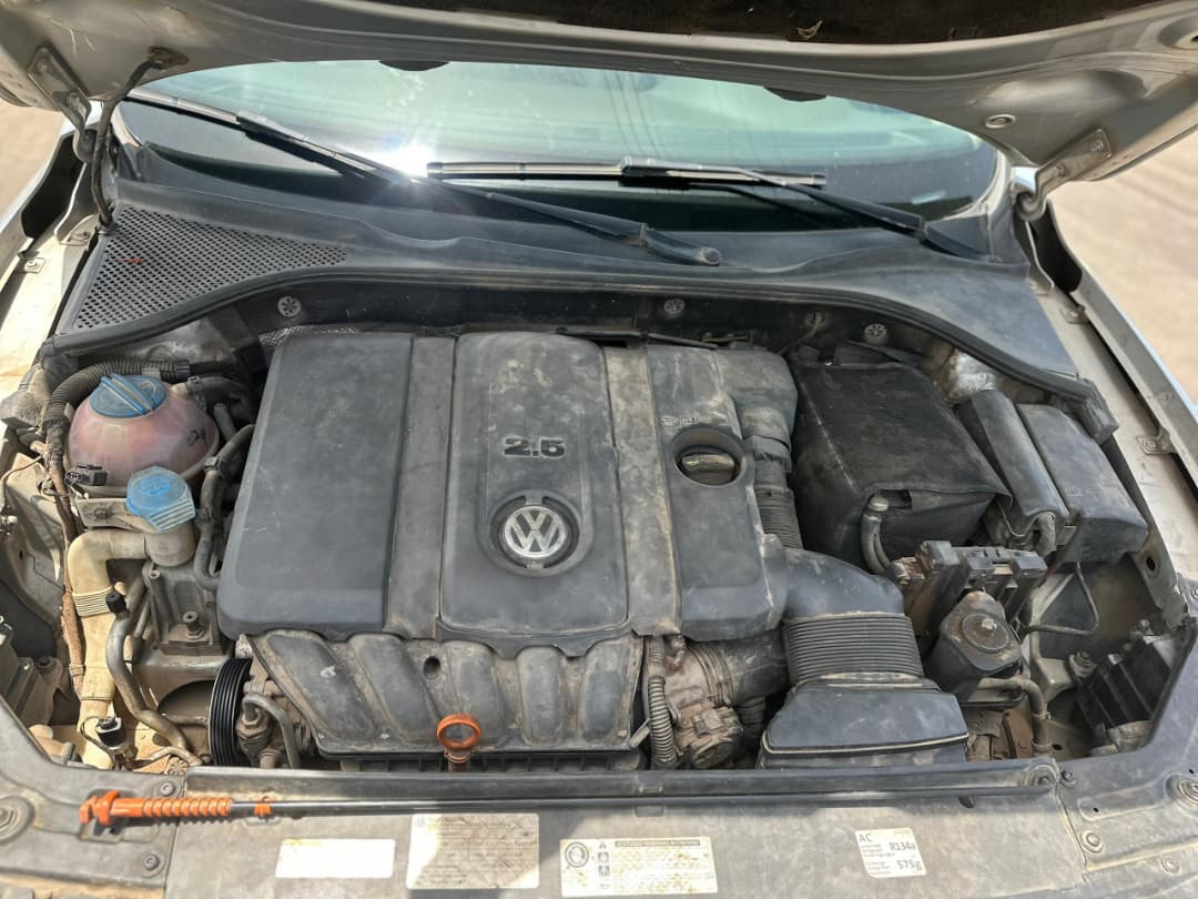
								Good Deal‼️‼️‼️ Grade A (Carefully Used) 2013 Volkswagen Passat (Se) car is in pristine condition(Nothing To Fix) Sunroof with original duty going for just 7m Net with me Lugbe Abuja📍 ZERO CHAIN DEAL full									