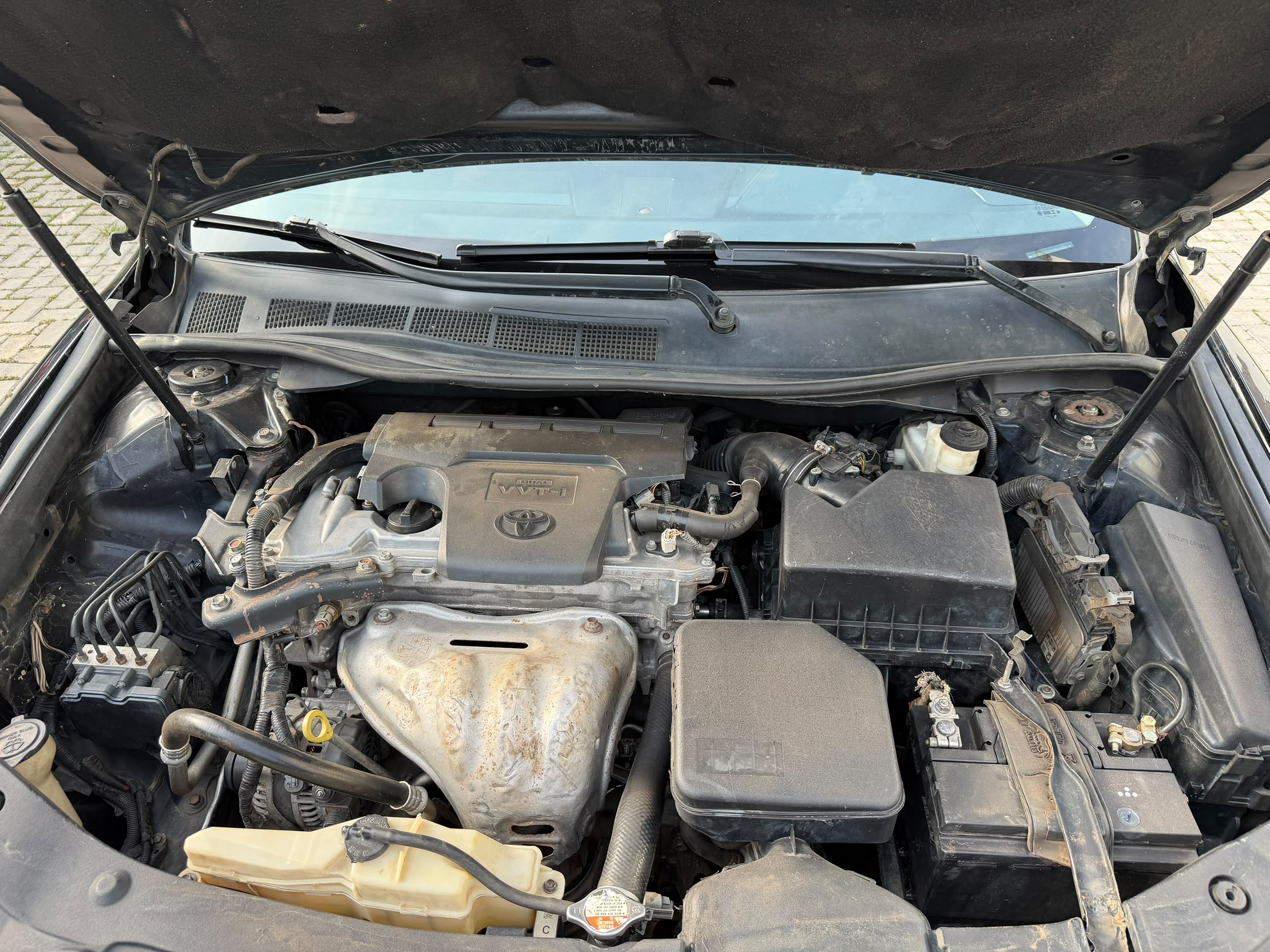
								2013 Toyota Camry fairly used. Everything works perfect. 9.5m full									