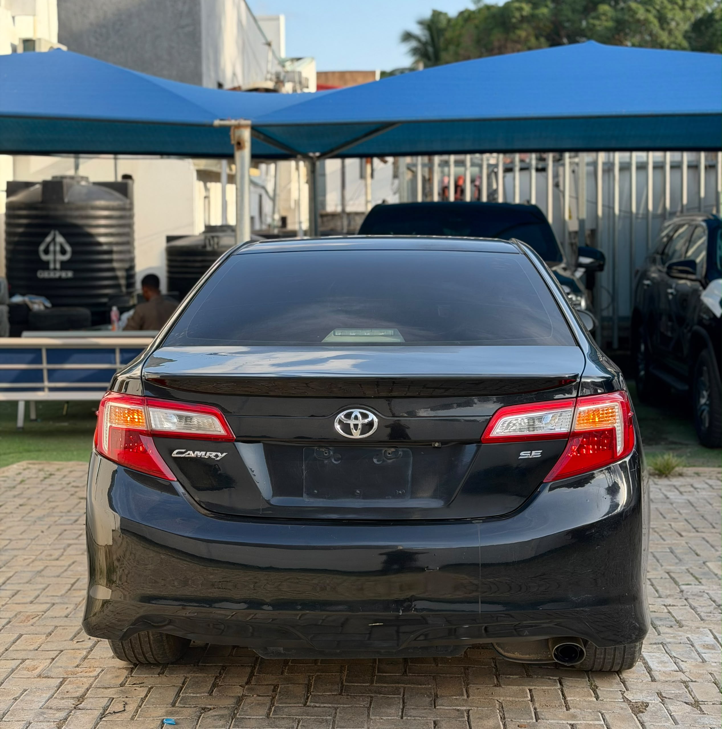
								2013 Toyota Camry fairly used. Everything works perfect. 9.5m full									