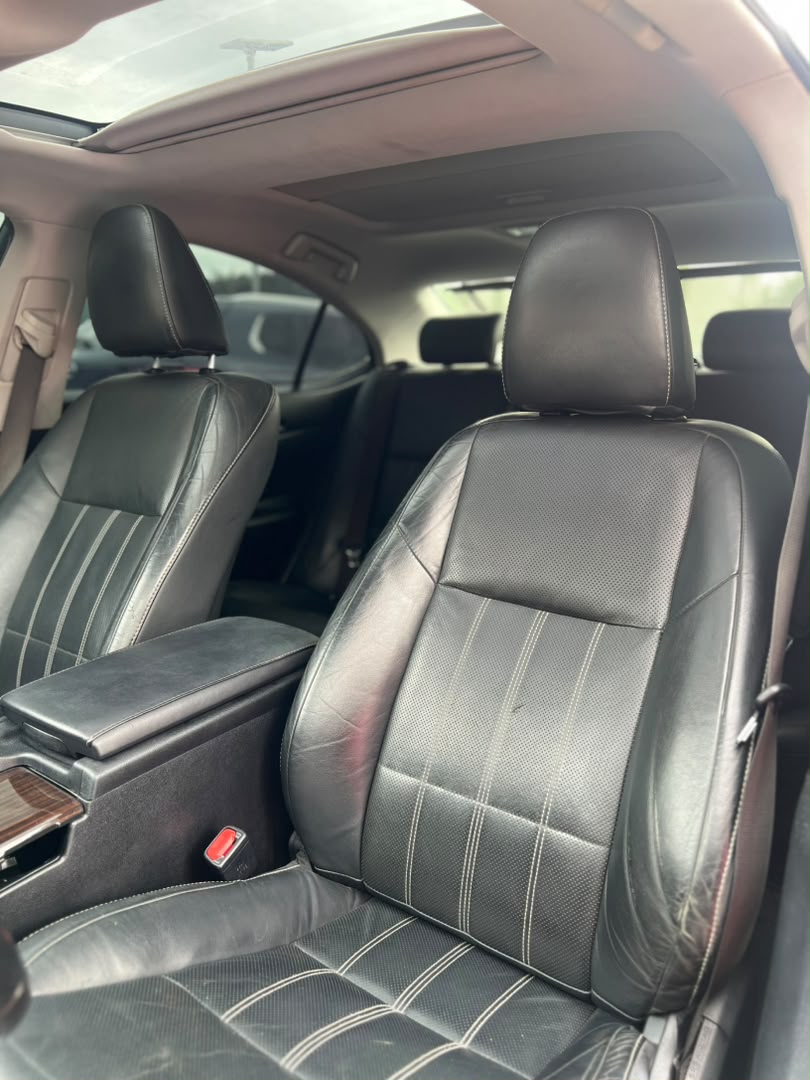 
								Clean Nigerian used 2016 Lexus ES 350. Buy and drive. 📍Abuja 💰₦16.5 Million full									