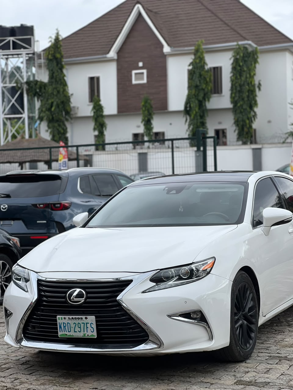 
								Clean Nigerian used 2016 Lexus ES 350. Buy and drive. 📍Abuja 💰₦16.5 Million full									