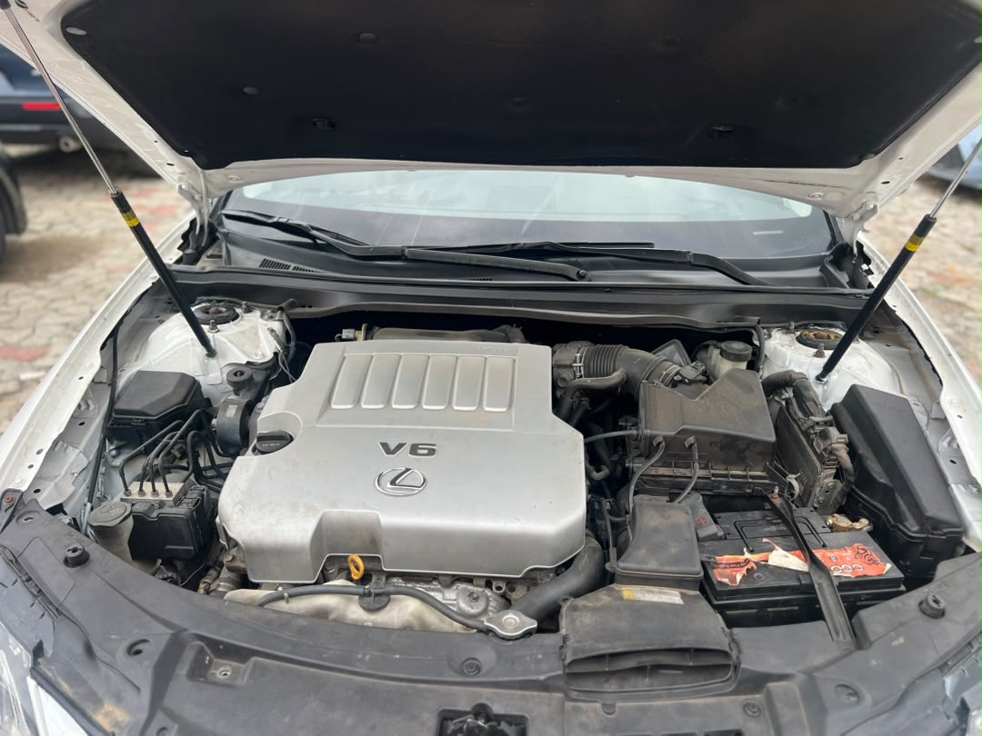 
								Clean Nigerian used 2016 Lexus ES 350. Buy and drive. 📍Abuja 💰₦16.5 Million full									