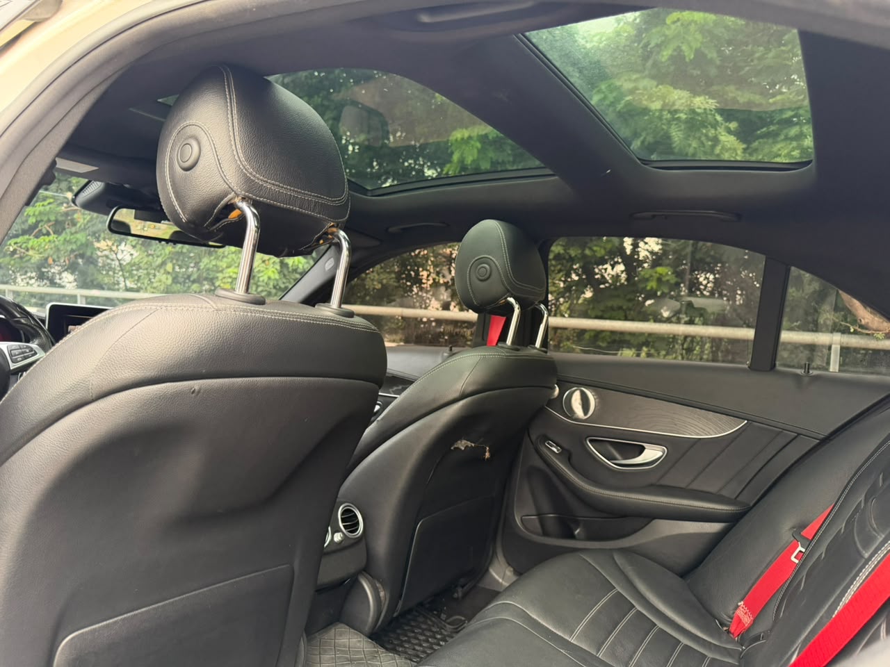 
								neatly used 2016 C450 BENZ AMG delivers, PRICE; 22M OnLy💰, AbuJa LoKaTioN📍 full									