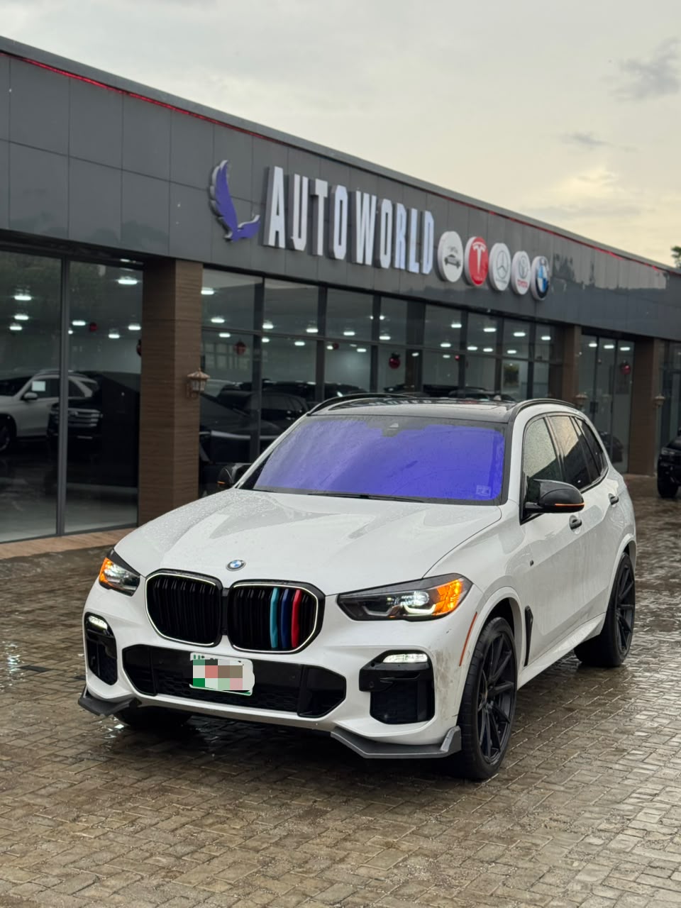 
								Foreign used 2021 BMW X5 competition   With original custom duty Clean black interior  Going for 95m  Abuja deal full									