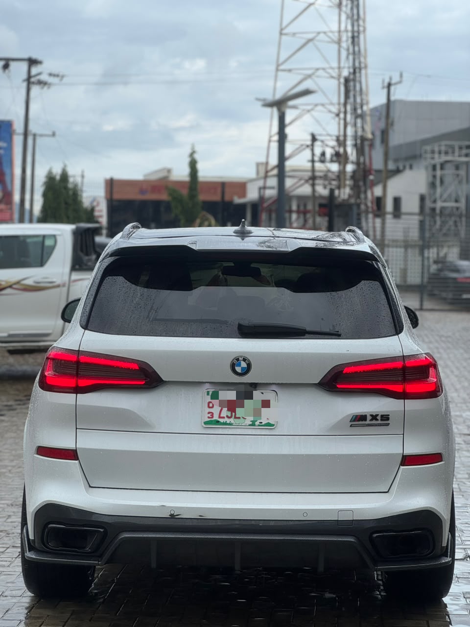 
								Foreign used 2021 BMW X5 competition   With original custom duty Clean black interior  Going for 95m  Abuja deal full									