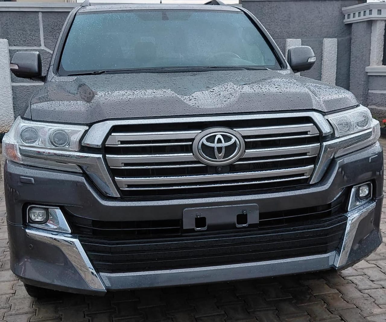 
								Owners house deal 2019 Toyota Land Cruiser VX.R V8 engine none upgraded with verified duty Dark grey on black  📍Pkrice N89m Abuja deal full									