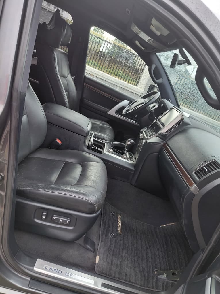 
								Owners house deal 2019 Toyota Land Cruiser VX.R V8 engine none upgraded with verified duty Dark grey on black  📍Pkrice N89m Abuja deal full									