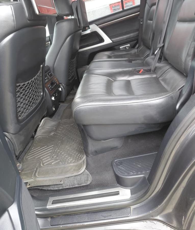 
								Owners house deal 2019 Toyota Land Cruiser VX.R V8 engine none upgraded with verified duty Dark grey on black  📍Pkrice N89m Abuja deal full									
