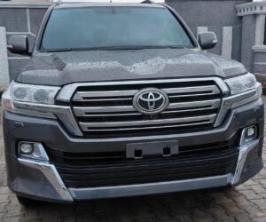 Owners house deal 2019 Toyota Land Cruiser VX.R V8 engine none upgraded with verified duty Dark grey on black  📍Pkrice N89m Abuja deal