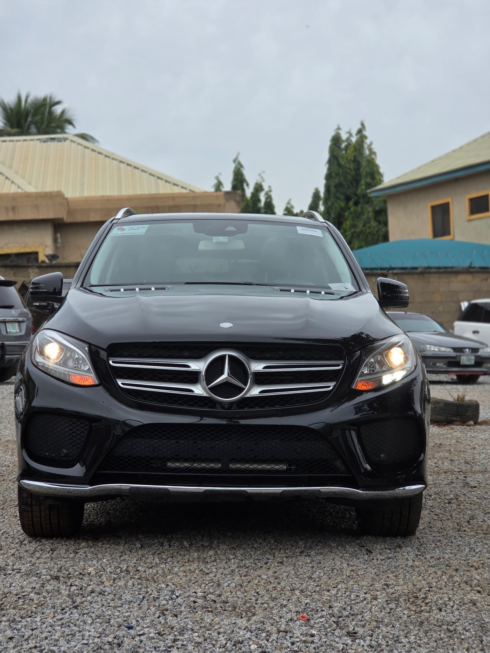 
								GLE350 2016 MODEL WITH ORIGINAL CUSTOM DUTY FULLY PAID FULL OPTION KEYLESS THUMBSTART PANORAMIC ROOF WITH UNTAMPERED ENGINE AND GEAR AC FACTORY FITTED BUY AND DRIVE ABSOLUTELY NOTHING TO FIX  👉30m buyer settle 500k location Abacha road nyanya Abuja deal Car is with me directly full									