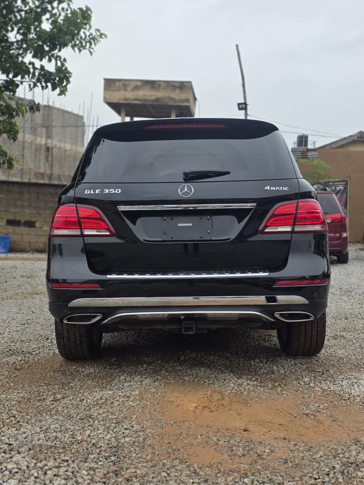 
								GLE350 2016 MODEL WITH ORIGINAL CUSTOM DUTY FULLY PAID FULL OPTION KEYLESS THUMBSTART PANORAMIC ROOF WITH UNTAMPERED ENGINE AND GEAR AC FACTORY FITTED BUY AND DRIVE ABSOLUTELY NOTHING TO FIX  👉30m buyer settle 500k location Abacha road nyanya Abuja deal Car is with me directly full									