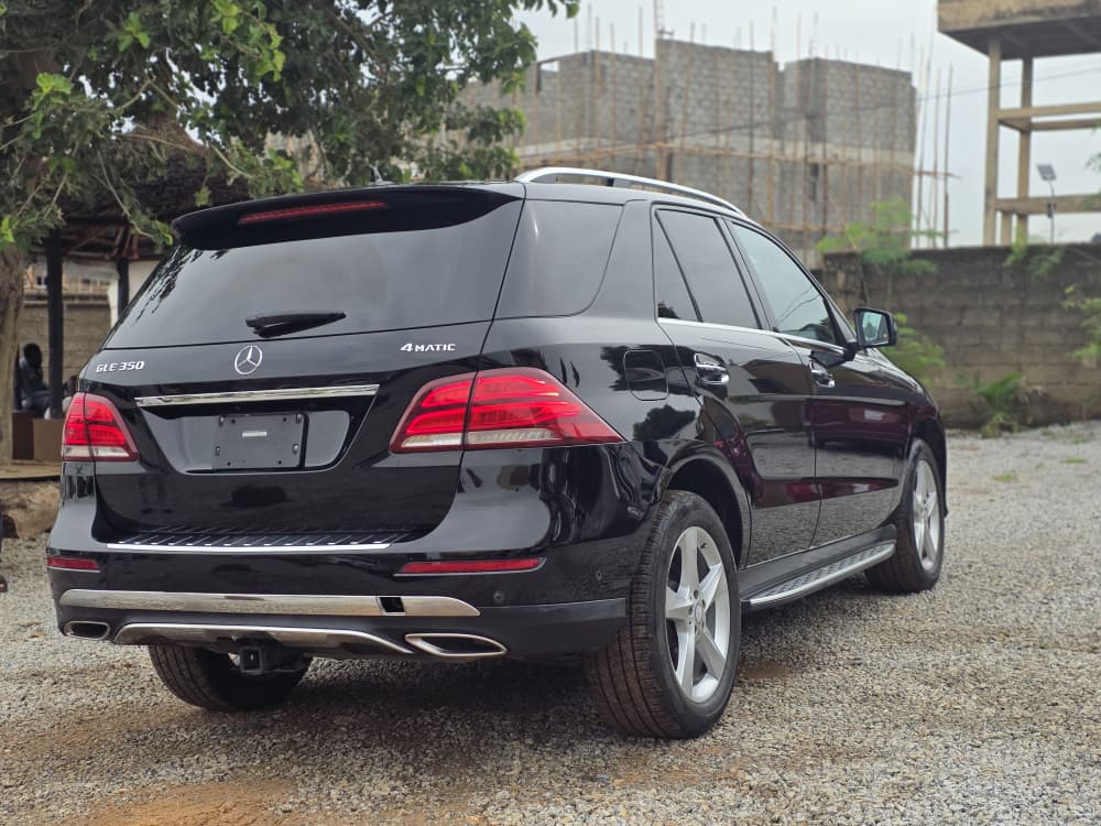 
								GLE350 2016 MODEL WITH ORIGINAL CUSTOM DUTY FULLY PAID FULL OPTION KEYLESS THUMBSTART PANORAMIC ROOF WITH UNTAMPERED ENGINE AND GEAR AC FACTORY FITTED BUY AND DRIVE ABSOLUTELY NOTHING TO FIX  👉30m buyer settle 500k location Abacha road nyanya Abuja deal Car is with me directly full									