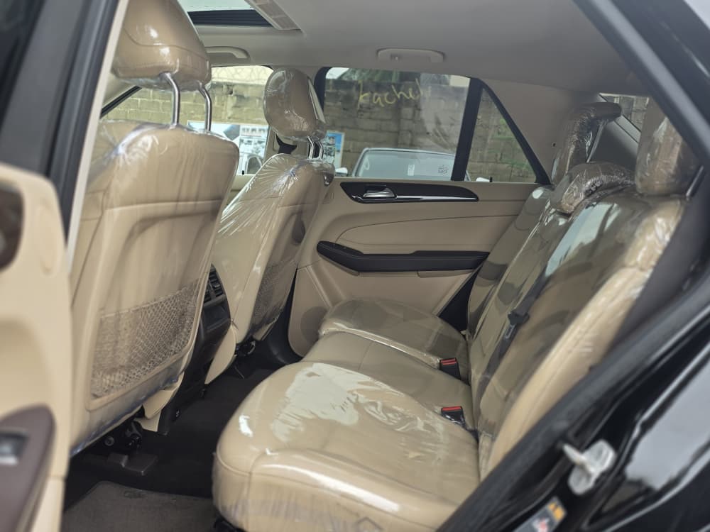 
								GLE350 2016 MODEL WITH ORIGINAL CUSTOM DUTY FULLY PAID FULL OPTION KEYLESS THUMBSTART PANORAMIC ROOF WITH UNTAMPERED ENGINE AND GEAR AC FACTORY FITTED BUY AND DRIVE ABSOLUTELY NOTHING TO FIX  👉30m buyer settle 500k location Abacha road nyanya Abuja deal Car is with me directly full									
