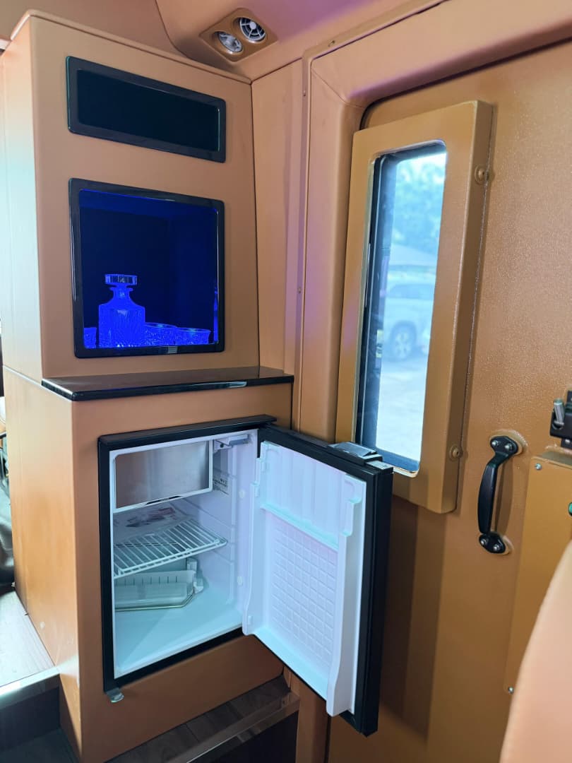 
								Brand New 2025 Coaster Bus VVIP BULLETPROOF. PRIVATE JET SITTING ARRANGEMENTS. Diesel Engine. 850m  📍Pkrice 750m Abuja deal full									