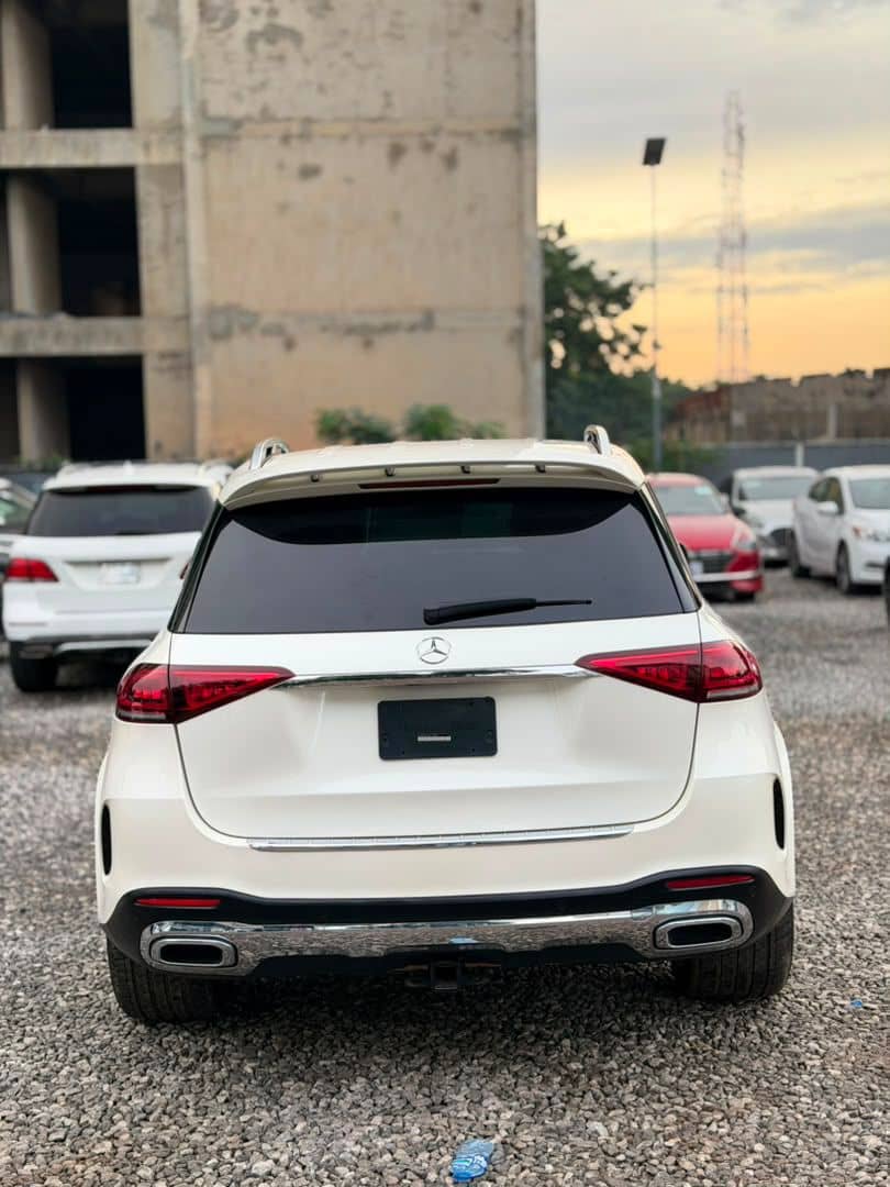 
								Good Deal‼️ Foreign Used Mercedes Benz GLE350 Year: 2020 Custom Duty: Paid Price: N73M ONLY Location: Abuja full									
