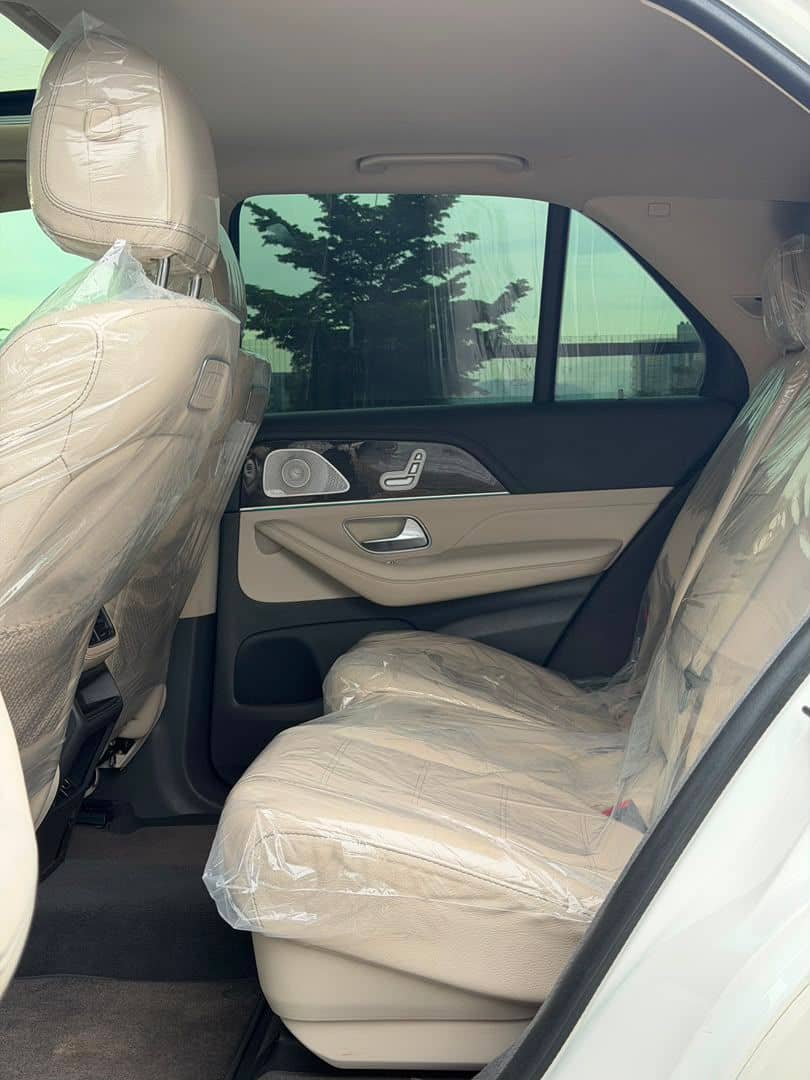 
								Good Deal‼️ Foreign Used Mercedes Benz GLE350 Year: 2020 Custom Duty: Paid Price: N73M ONLY Location: Abuja full									