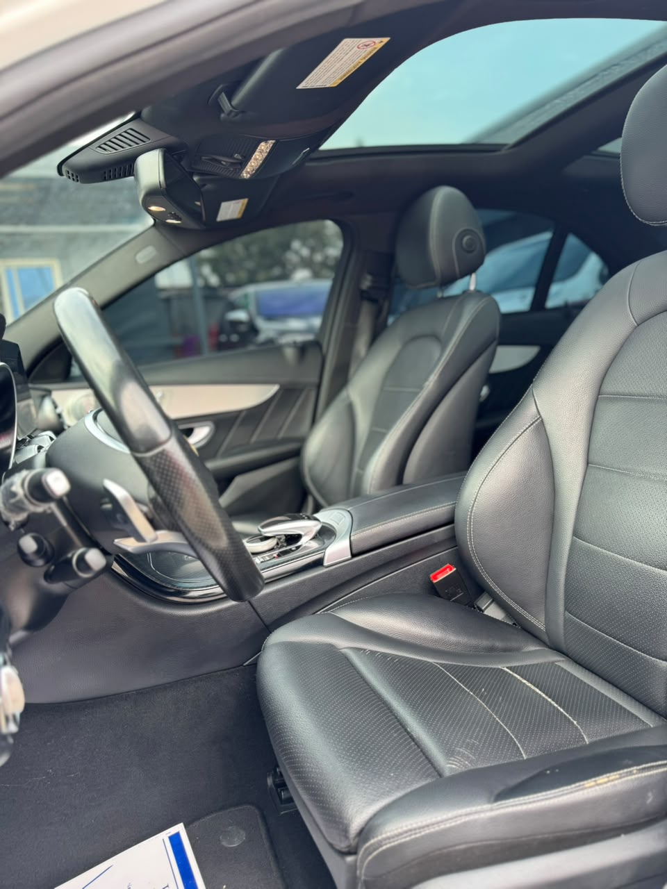 
								Foreign used 2016 Mercedes Benz C400  Black interior  Full pano roof  Thumb start  Low mileage  Going for 35m  Abuja deal full									