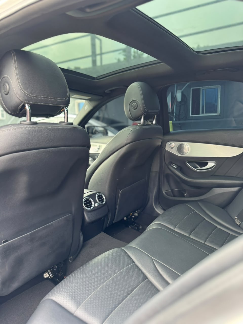 
								Foreign used 2016 Mercedes Benz C400  Black interior  Full pano roof  Thumb start  Low mileage  Going for 35m  Abuja deal full									