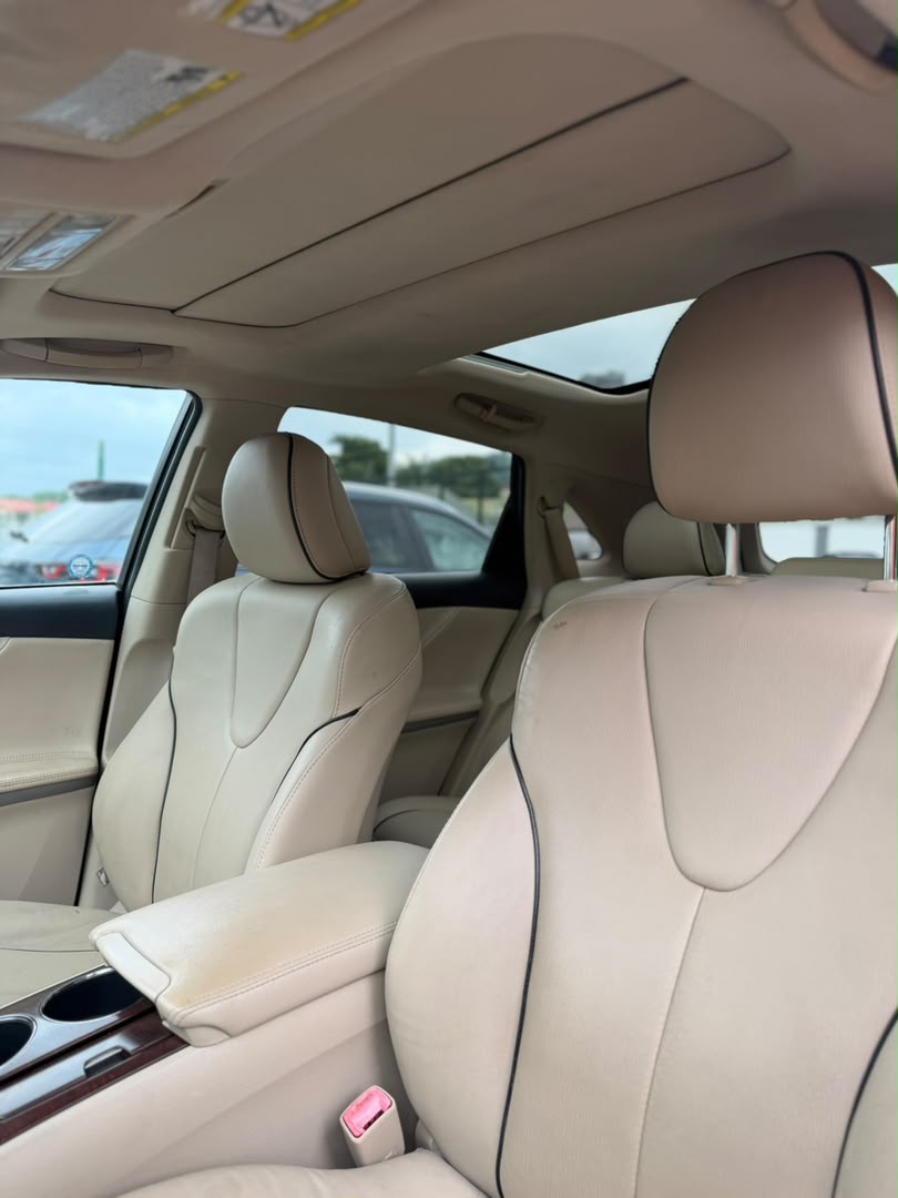 
								CLEAN FOREIGN USED 2010 TOYOTA VENZA  PRICE: 18M full									